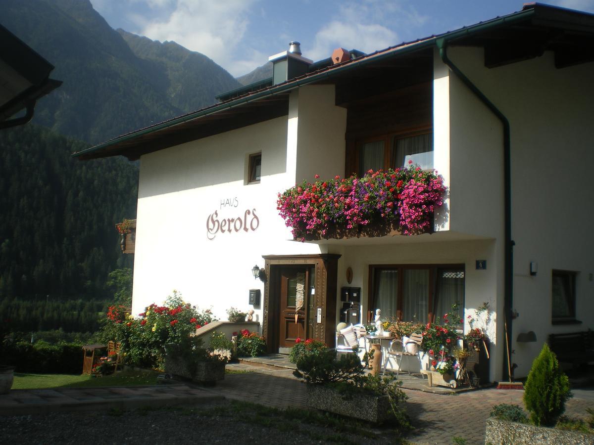 Hôtel Haus Gerold à Oetz Extérieur photo